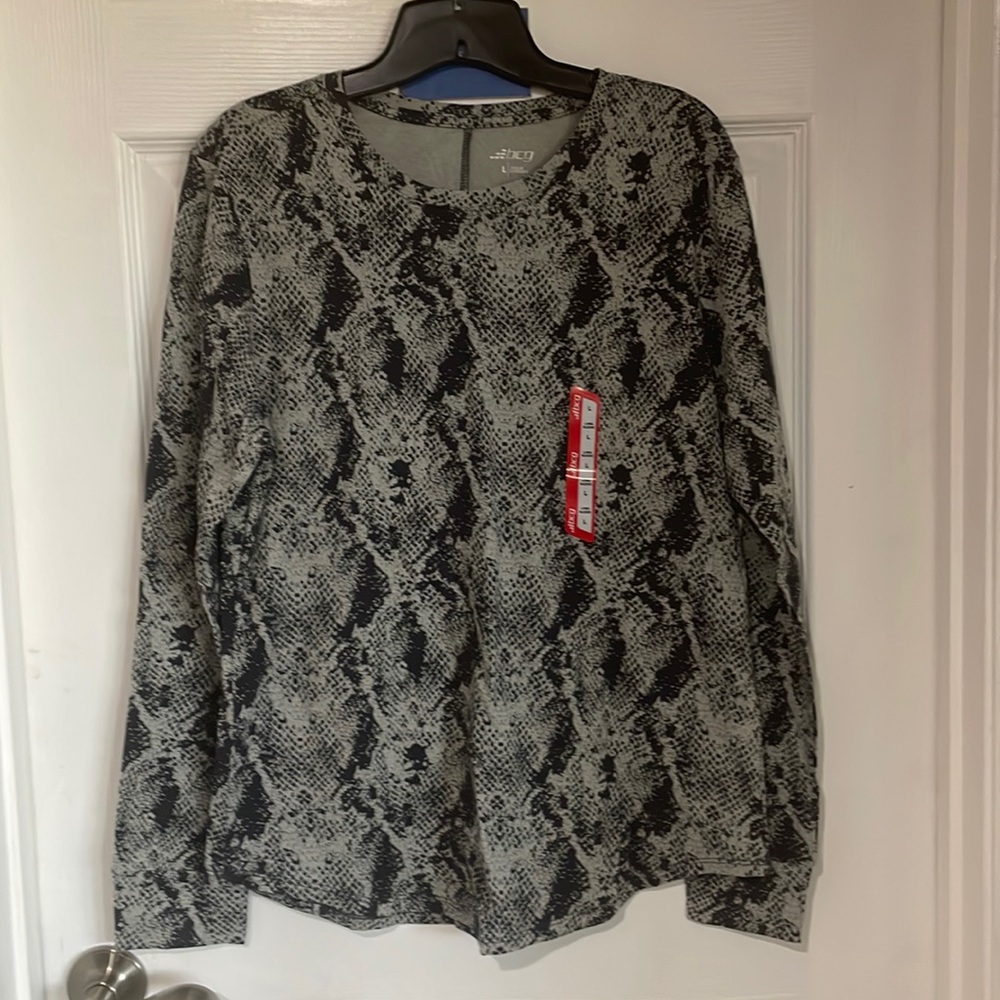 NWT longsleeved T-shirt